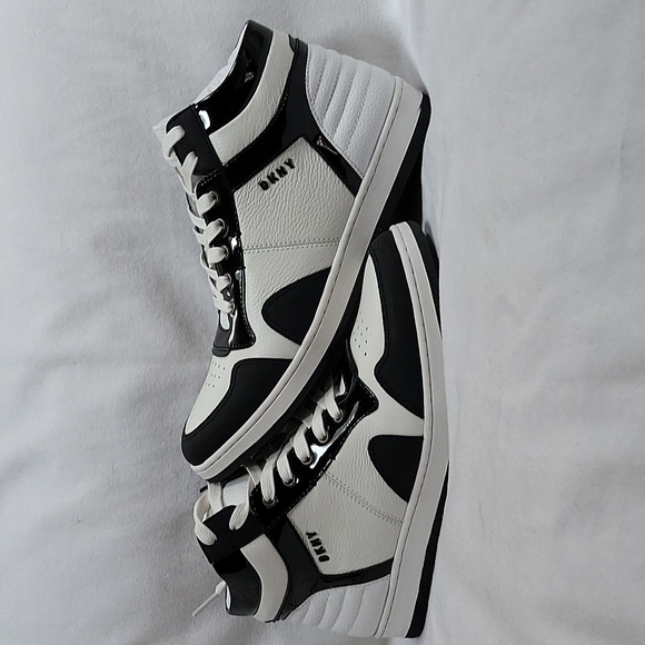 DKNY - Picture 7 of 10